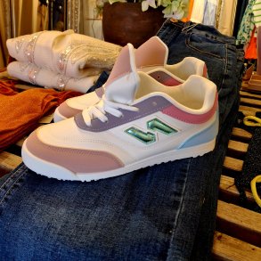 Sneakers - Spring