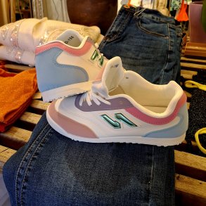 Sneakers - Spring