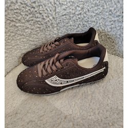 Sneakers - Ideal shoes