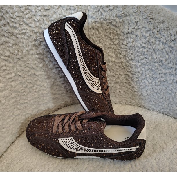 Sneakers - Ideal shoes