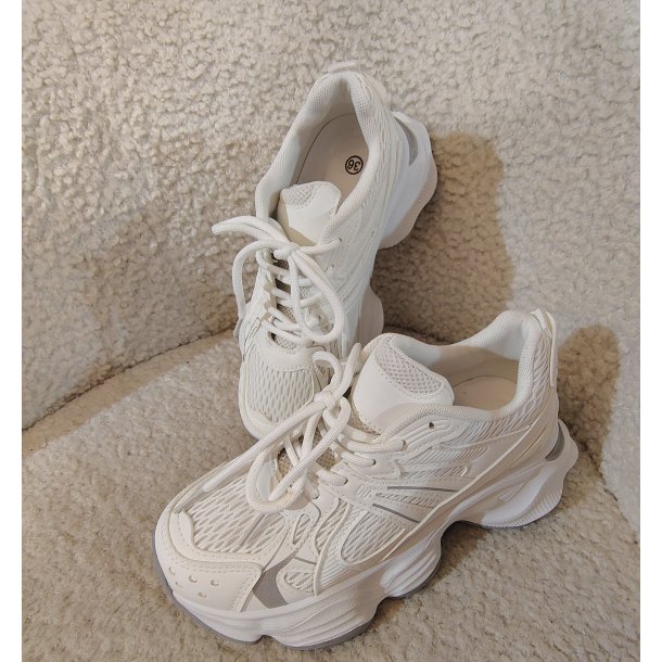 hvide sneakers