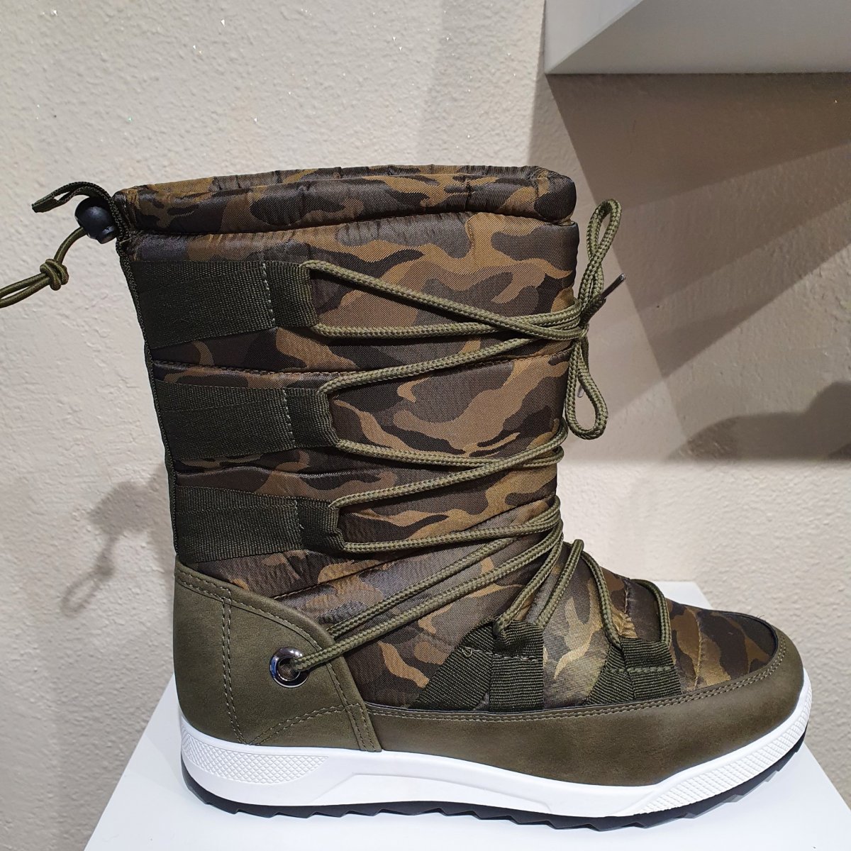 moon boots army green